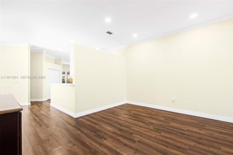 Villa ou maison à louer à Miami Lakes, Floride: 3 chambres, 206.71 m2 № 2042259 - photo 6