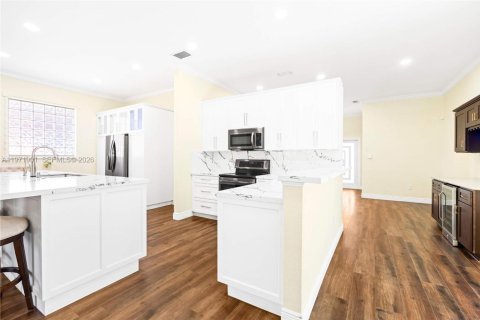 Villa ou maison à louer à Miami Lakes, Floride: 3 chambres, 206.71 m2 № 2042259 - photo 11