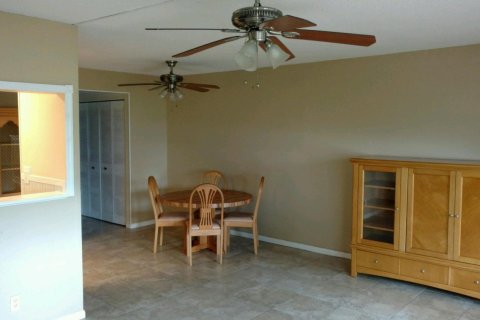 Condo in West Palm Beach, Florida, 1 bedroom  № 880852 - photo 1