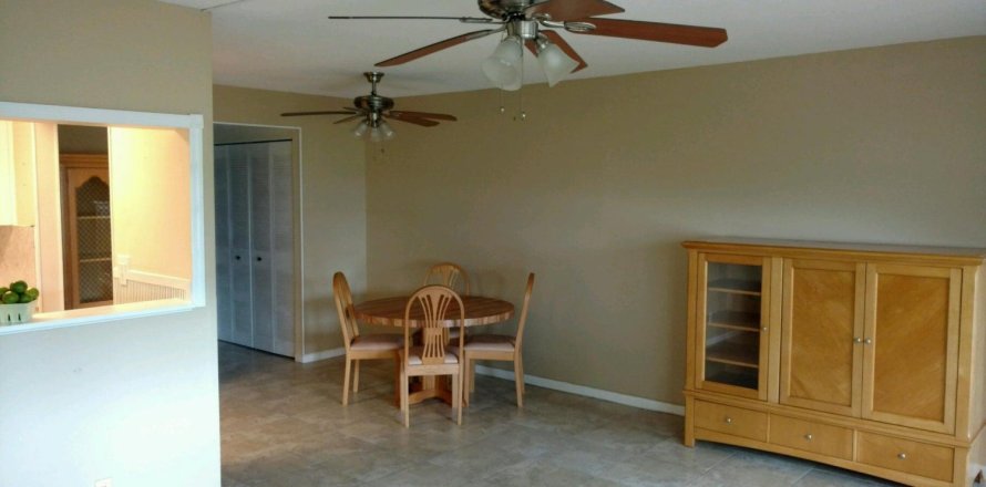 Condo in West Palm Beach, Florida, 1 bedroom  № 880852