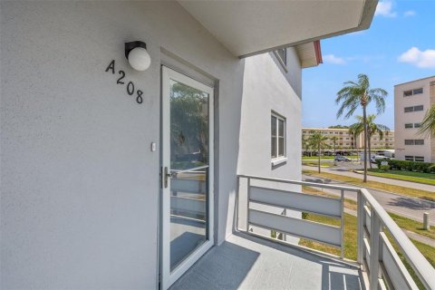 Купить кондоминиум в Сент-Питерсберг, Флорида 7 комнат, 115.66м2, № 1166928 - фото 2