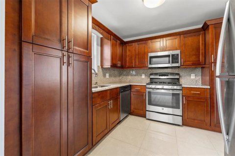 Купить кондоминиум в Сент-Питерсберг, Флорида 7 комнат, 115.66м2, № 1166928 - фото 14