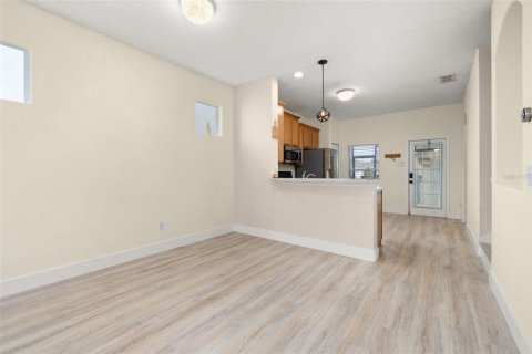 Touwnhouse à vendre à Orlando, Floride: 3 chambres, 127.83 m2 № 2294850 - photo 16