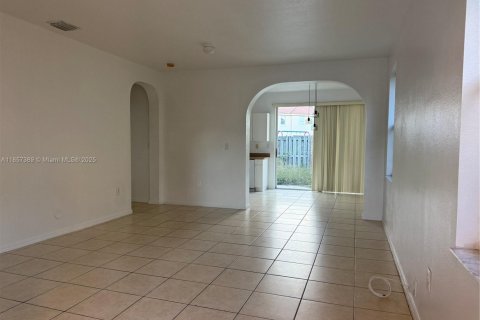 Touwnhouse à vendre à Homestead, Floride: 3 chambres, 114.73 m2 № 1888906 - photo 4