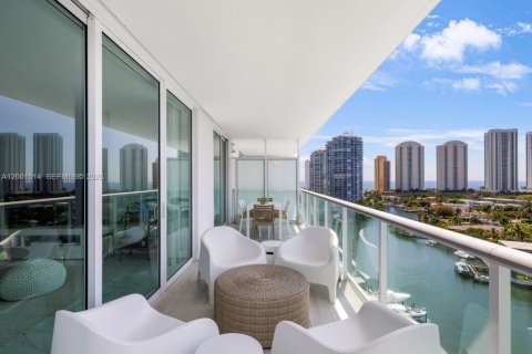 Condo in Sunny Isles Beach, Florida, 2 bedrooms  № 2074637 - photo 3