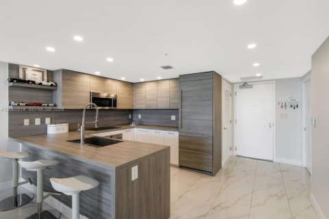 Condo in Sunny Isles Beach, Florida, 2 bedrooms  № 2074637 - photo 8
