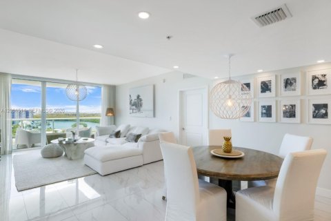 Condo in Sunny Isles Beach, Florida, 2 bedrooms  № 2074637 - photo 6