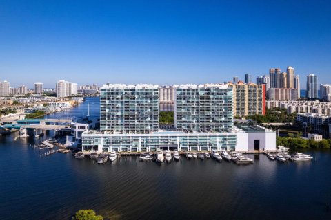 Condo in Sunny Isles Beach, Florida, 2 bedrooms  № 2074637 - photo 25