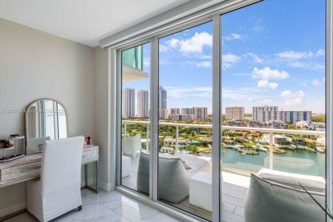 Condo in Sunny Isles Beach, Florida, 2 bedrooms  № 2074637 - photo 14