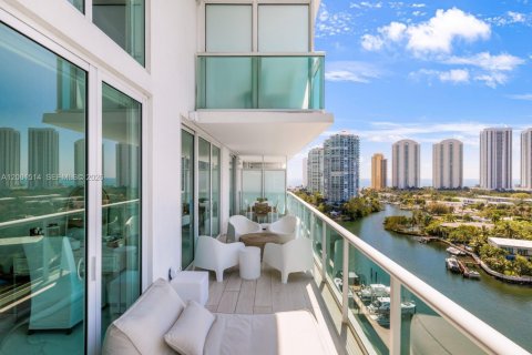 Condo in Sunny Isles Beach, Florida, 2 bedrooms  № 2074637 - photo 22