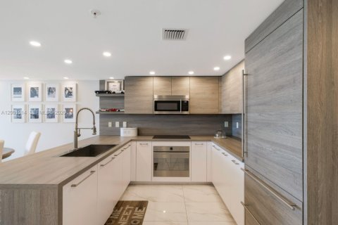 Condo in Sunny Isles Beach, Florida, 2 bedrooms  № 2074637 - photo 10