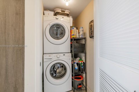 Condo in Sunny Isles Beach, Florida, 2 bedrooms  № 2074637 - photo 30