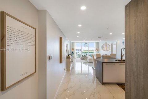 Condo in Sunny Isles Beach, Florida, 2 bedrooms  № 2074637 - photo 11