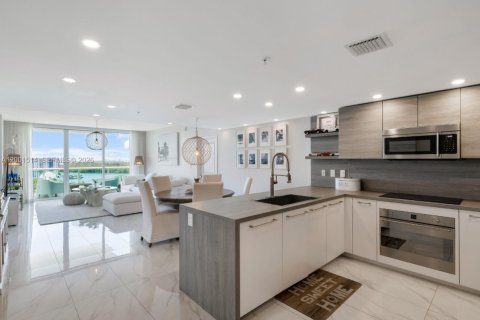 Condo in Sunny Isles Beach, Florida, 2 bedrooms  № 2074637 - photo 9