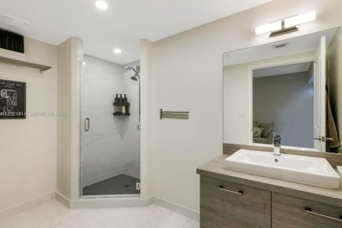 Condo in Sunny Isles Beach, Florida, 2 bedrooms  № 2074637 - photo 19
