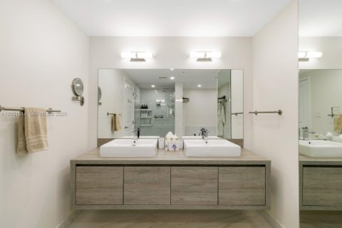 Condo in Sunny Isles Beach, Florida, 2 bedrooms  № 2074637 - photo 16