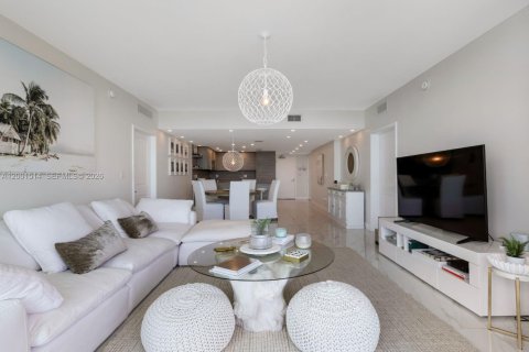 Condo in Sunny Isles Beach, Florida, 2 bedrooms  № 2074637 - photo 5