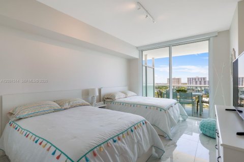 Condo in Sunny Isles Beach, Florida, 2 bedrooms  № 2074637 - photo 13