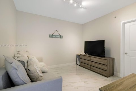 Condo in Sunny Isles Beach, Florida, 2 bedrooms  № 2074637 - photo 21