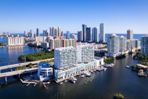 Condo in Sunny Isles Beach, Florida, 2 bedrooms  № 2074637 - photo 28