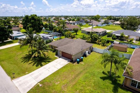Casa en venta en Cape Coral, Florida, 3 dormitorios, 132.11 m2 № 1915458 - foto 27