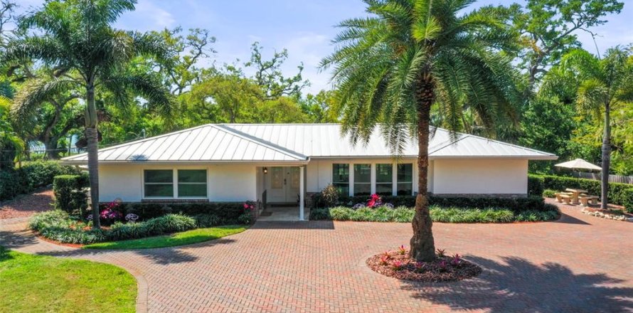 Villa ou maison à Saint Petersburg, Floride 5 chambres, 222.59 m2 № 2405275