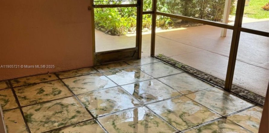 Condominio en Hallandale Beach, Florida, 1 dormitorio  № 1956397