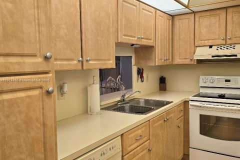 Condo in Dania Beach, Florida, 2 bedrooms  № 1973858 - photo 5