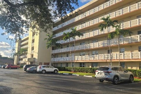 Condo in Dania Beach, Florida, 2 bedrooms  № 1973858 - photo 22