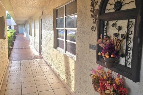 Condo in Dania Beach, Florida, 2 bedrooms  № 1973858 - photo 20