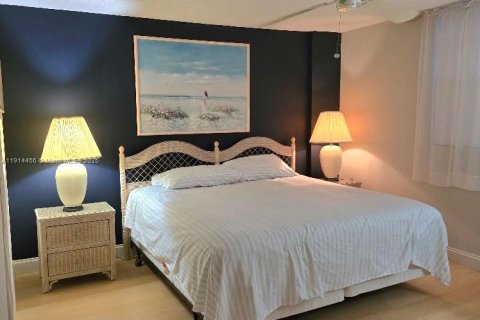 Condo in Dania Beach, Florida, 2 bedrooms  № 1973858 - photo 11