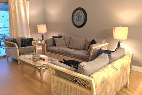 Condo in Dania Beach, Florida, 2 bedrooms  № 1973858 - photo 8