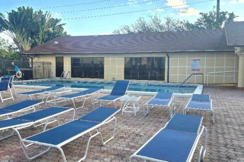 Condo in Dania Beach, Florida, 2 bedrooms  № 1973858 - photo 18