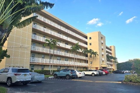 Condo in Dania Beach, Florida, 2 bedrooms  № 1973858 - photo 24