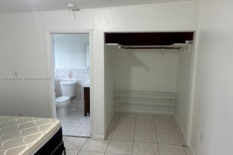 Commercial property in Miami, Florida 1 bedroom, 41.81 sq.m. № 2002563 - photo 9