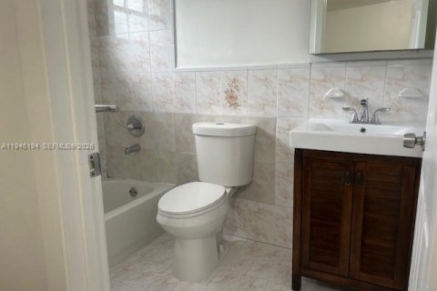 Commercial property in Miami, Florida 1 bedroom, 41.81 sq.m. № 2002563 - photo 11