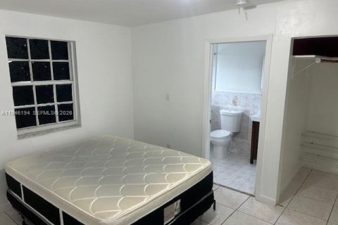Commercial property in Miami, Florida 1 bedroom, 41.81 sq.m. № 2002563 - photo 8