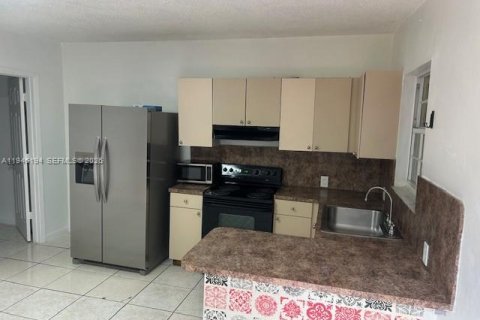 Commercial property in Miami, Florida 1 bedroom, 41.81 sq.m. № 2002563 - photo 6