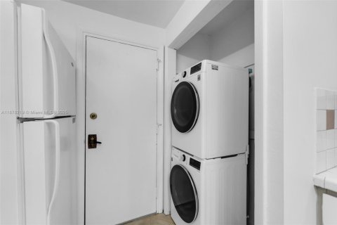 Condominio en alquiler en Miami, Florida, 2 dormitorios, 120.4 m2 № 1921290 - foto 18