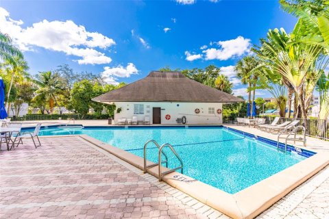 Condominio en alquiler en Miami, Florida, 2 dormitorios, 120.4 m2 № 1921290 - foto 28