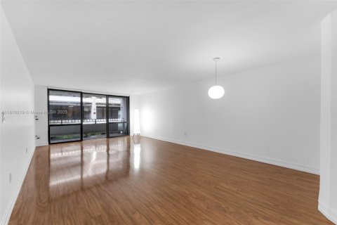 Condominio en alquiler en Miami, Florida, 2 dormitorios, 120.4 m2 № 1921290 - foto 7