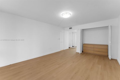 Condominio en alquiler en Miami, Florida, 2 dormitorios, 120.4 m2 № 1921290 - foto 12