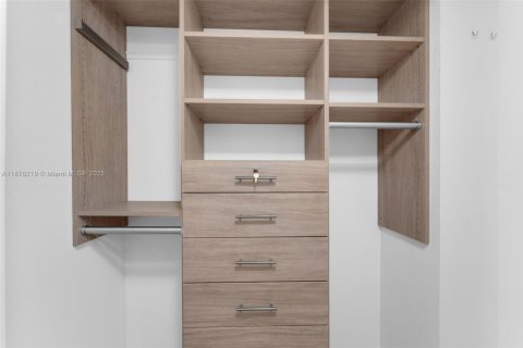 Condominio en alquiler en Miami, Florida, 2 dormitorios, 120.4 m2 № 1921290 - foto 15