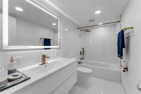 Condominio en alquiler en Miami, Florida, 2 dormitorios, 120.4 m2 № 1921290 - foto 13