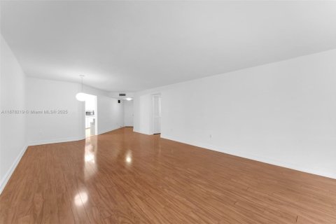 Condominio en alquiler en Miami, Florida, 2 dormitorios, 120.4 m2 № 1921290 - foto 6