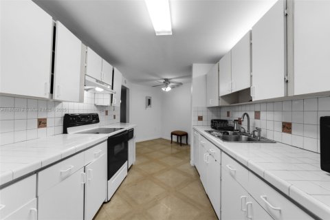 Condominio en alquiler en Miami, Florida, 2 dormitorios, 120.4 m2 № 1921290 - foto 23