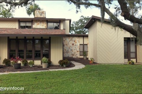 House in Ormond Beach, Florida 4 bedrooms, 189.15 sq.m. № 1832160 - photo 1