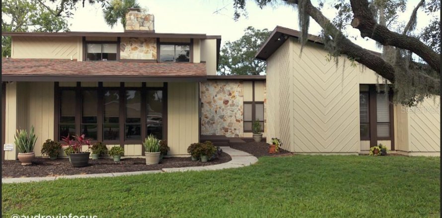 House in Ormond Beach, Florida 4 bedrooms, 189.15 sq.m. № 1832160