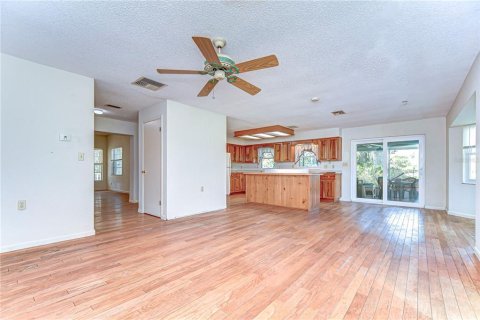 Casa en venta en Dade City, Florida, 3 dormitorios, 215.16 m2 № 1527879 - foto 11