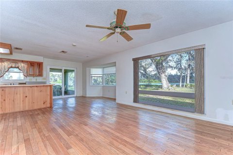 Casa en venta en Dade City, Florida, 3 dormitorios, 215.16 m2 № 1527879 - foto 8